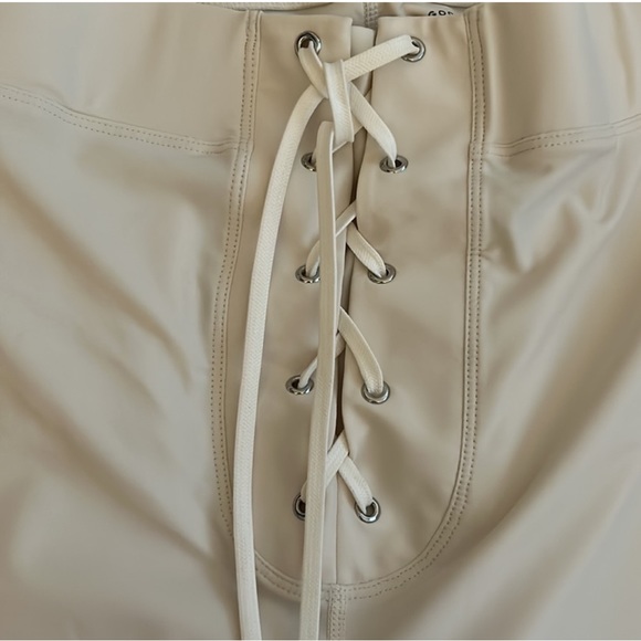 NWT Good American Bombshell Leggings in Ivory with Lace Up Fly in 6 (3X) - Picture 10 of 10